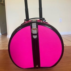 HB saffiano leather hat box wheelie with patent leather trim